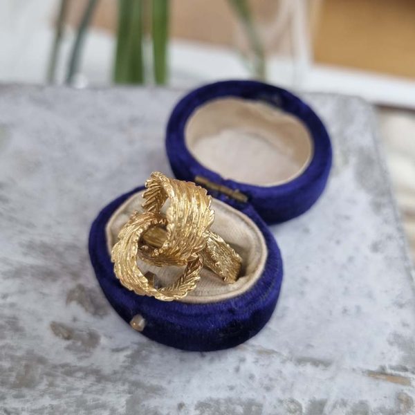 Vintage 1960s Textured Gold Feather Ribbon Knot Ring, fun and unique 18ct buttery yellow gold ring with naturalistic ribbon design in a figure of 8 knot design with feathered detailing