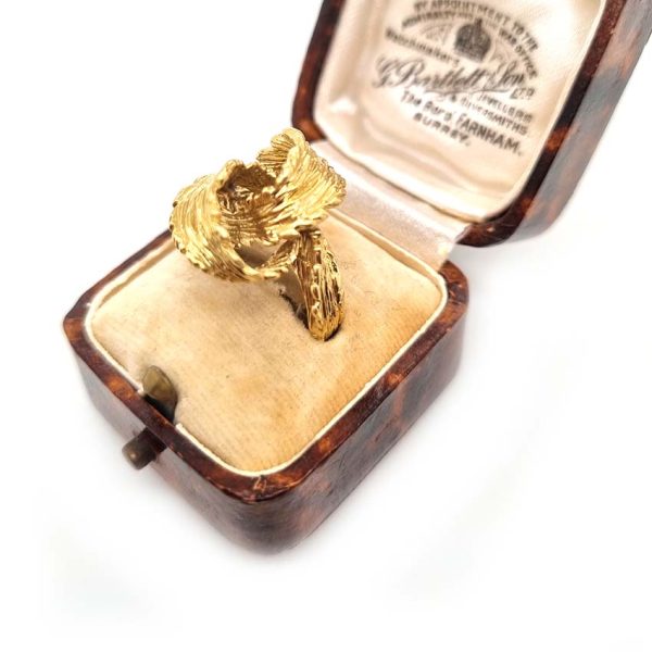 Vintage 1960s Textured Gold Feather Ribbon Knot Ring, fun and unique 18ct buttery yellow gold ring with naturalistic ribbon design in a figure of 8 knot design with feathered detailing