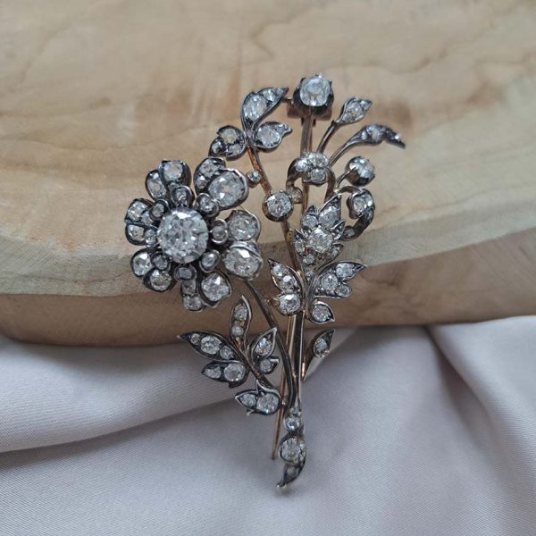 Antique 4.20ct Old Cut Diamond Flower En Tremblant Brooch, floral spray brooch set with 4.20 carats of old mine-cut diamonds in silver to yellow gold. Mid 19th century Circa 1860
