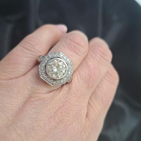 Vintage 2.70ct Diamond Octagonal Cluster Ring in 18ct White Gold, over 3 carat total, 2.7ct round brilliant-cut diamond in octagonal diamond border with diamond shoulders. 3.34 carat total