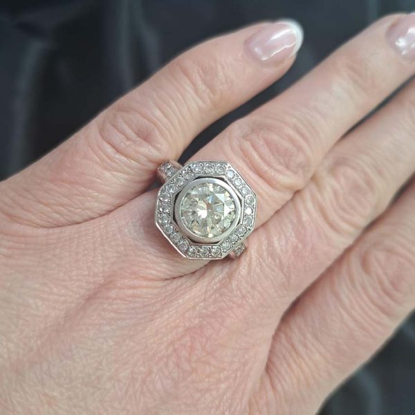 Vintage 2.70ct Diamond Octagonal Cluster Ring in 18ct White Gold, over 3 carat total, 2.7ct round brilliant-cut diamond in octagonal diamond border with diamond shoulders. 3.34 carat total