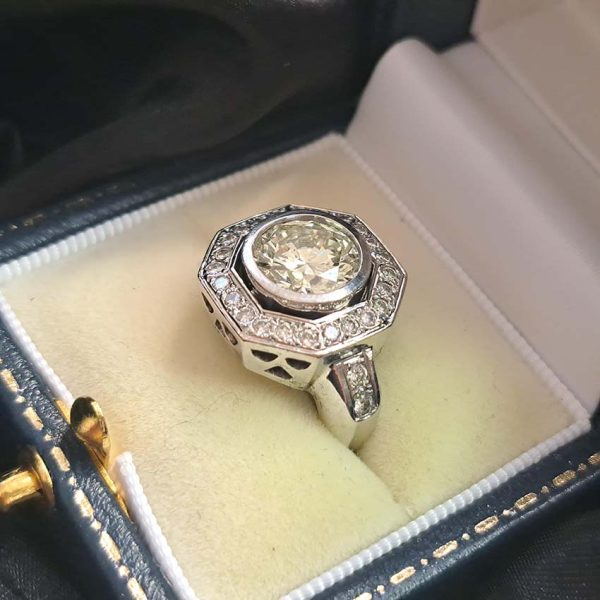 Vintage 2.70ct Diamond Octagonal Cluster Ring in 18ct White Gold, over 3 carat total, 2.7ct round brilliant-cut diamond in octagonal diamond border with diamond shoulders. 3.34 carat total