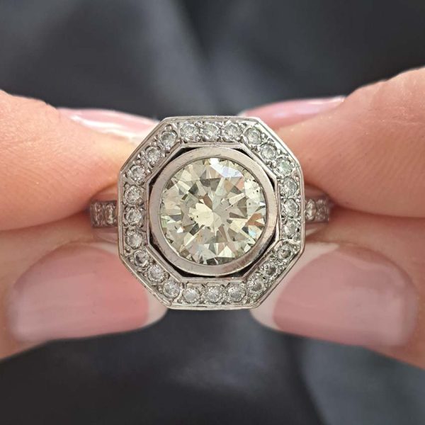 Vintage 2.70ct Diamond Octagonal Cluster Ring in 18ct White Gold, over 3 carat total, 2.7ct round brilliant-cut diamond in octagonal diamond border with diamond shoulders. 3.34 carat total