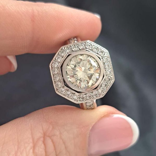 Vintage 2.70ct Diamond Octagonal Cluster Ring in 18ct White Gold, over 3 carat total, 2.7ct round brilliant-cut diamond in octagonal diamond border with diamond shoulders. 3.34 carat total