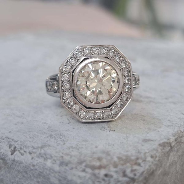 Vintage 2.70ct Diamond Octagonal Cluster Ring in 18ct White Gold, over 3 carat total, 2.7ct round brilliant-cut diamond in octagonal diamond border with diamond shoulders. 3.34 carat total
