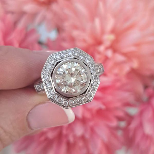 Vintage 2.70ct Diamond Octagonal Cluster Ring in 18ct White Gold, over 3 carat total, 2.7ct round brilliant-cut diamond in octagonal diamond border with diamond shoulders. 3.34 carat total