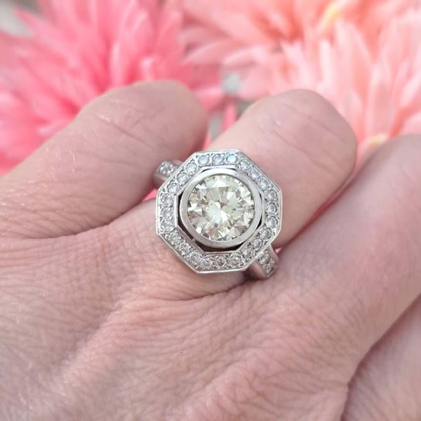 Vintage 2.70ct Diamond Octagonal Cluster Ring in 18ct White Gold, over 3 carat total, 2.7ct round brilliant-cut diamond in octagonal diamond border with diamond shoulders. 3.34 carat total