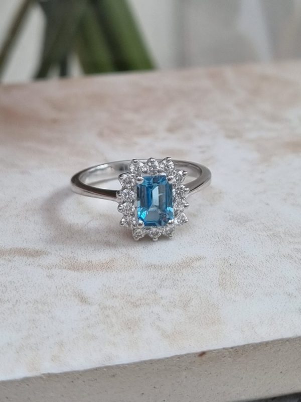 Aquamarine and diamond cluster ring set in 18ct white gold