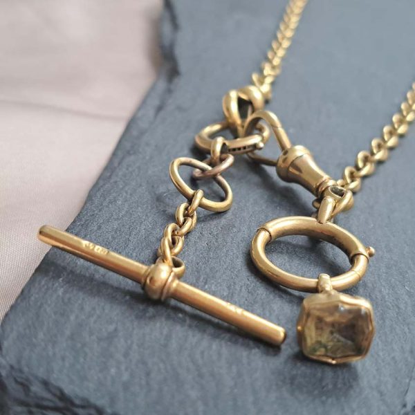 Antique 18ct Yellow Gold Albert Chain Necklace with T Bar, oval links chain with double lobster clasps with jump ring, T/Bar and seal pendant drops