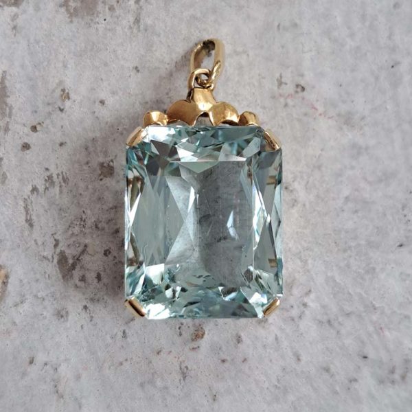 15ct Aquamarine Solitaire Pendant in Yellow Gold