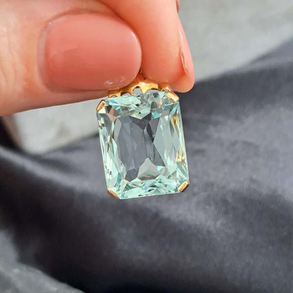15ct Aquamarine Solitaire Pendant in Yellow Gold