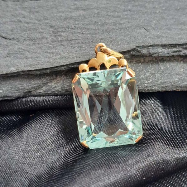 15ct Aquamarine Solitaire Pendant in Yellow Gold