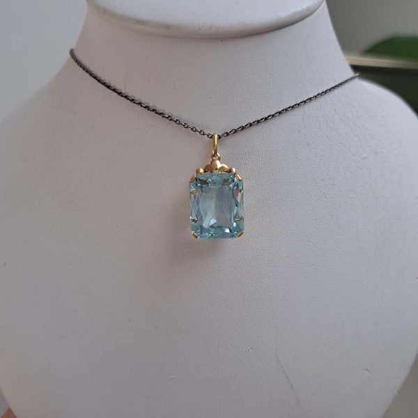 15ct Aquamarine Solitaire Pendant in Yellow Gold