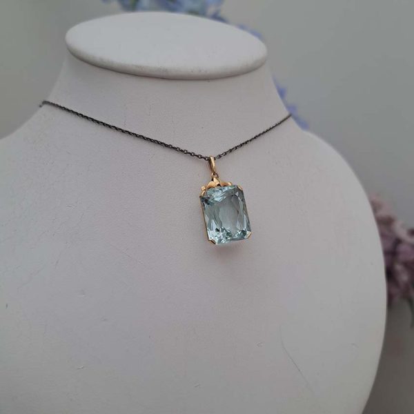 15ct Aquamarine Solitaire Pendant in Yellow Gold