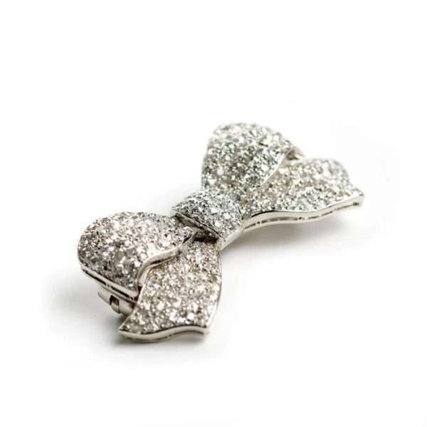 Art Deco 2.91ct Old Cut Diamond Bow Brooch in Platinum, finely pave set with 2.91 carats of old style eight-cut diamonds, with a white gold pin and roller catch. Circa 1925
