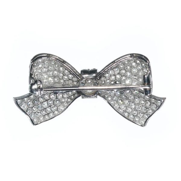 Art Deco 2.91ct Old Cut Diamond Bow Brooch in Platinum, finely pave set with 2.91 carats of old style eight-cut diamonds, with a white gold pin and roller catch. Circa 1925