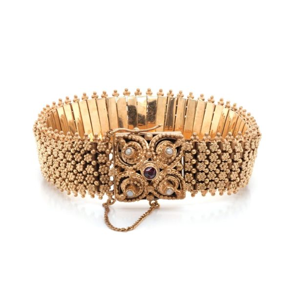 Gold bracelet with gemstone clasp
