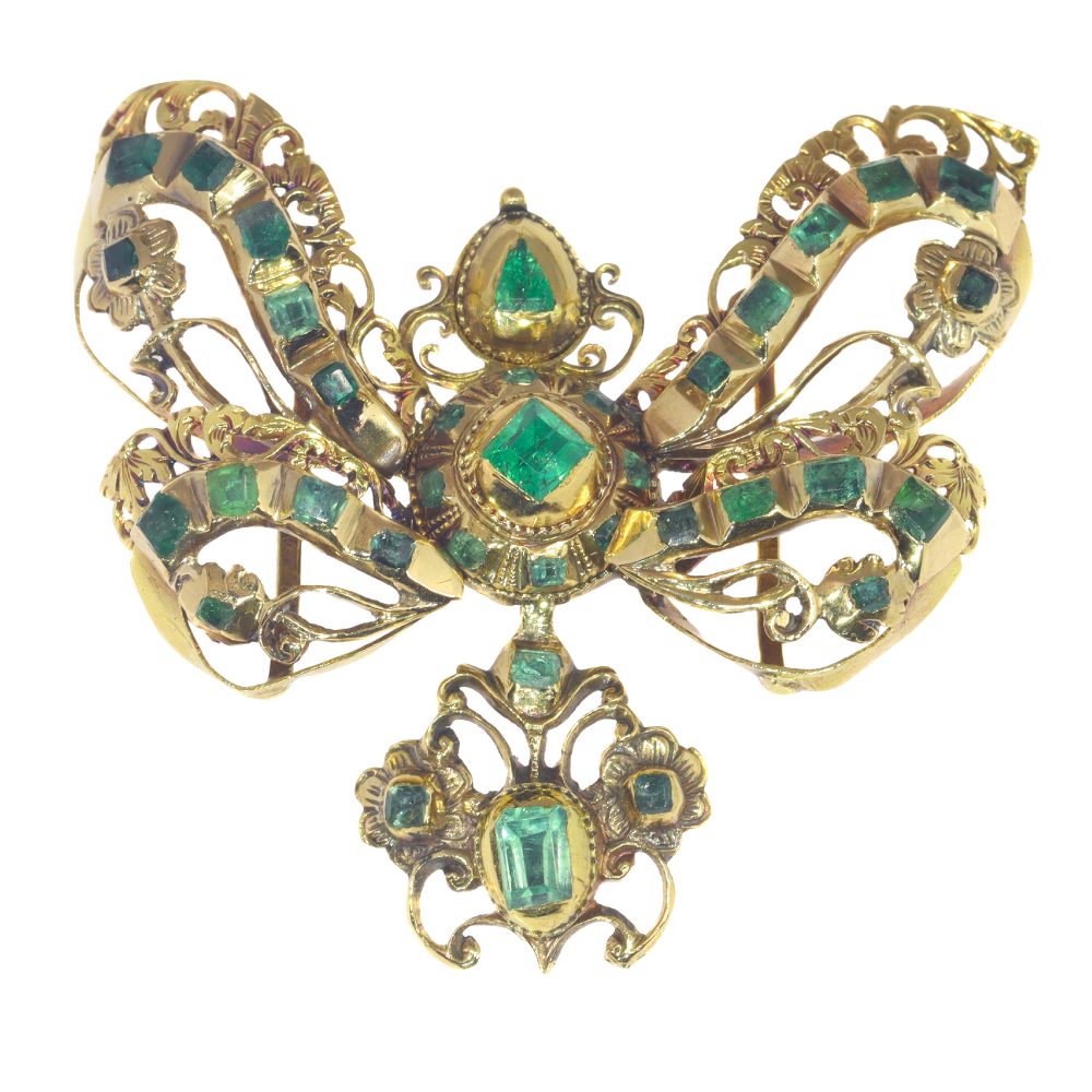 Baroque emerald bow pendant in gold.