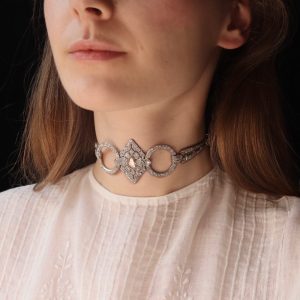 Vintage Art Deco 15.81 Carat Old Cut Diamond Dog Collar Necklace And Headpiece In Platinum