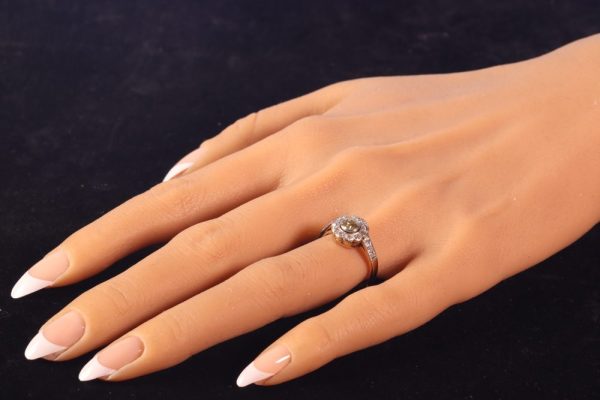 Vintage Art Deco old cut diamond engagement ring in gold. 