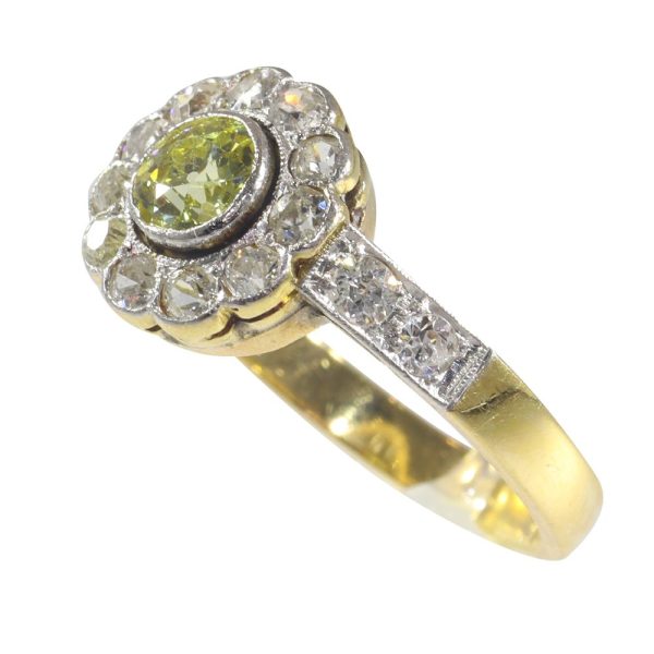 Vintage Art Deco old cut diamond engagement ring in gold. 