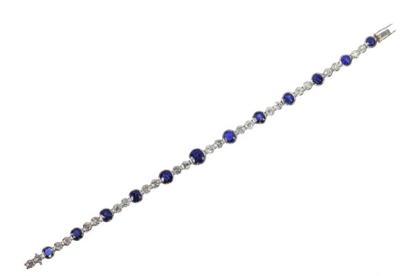 Art Deco French 7.66ct Natural No Heat Sapphire and 3.92 Old Mine Cut Diamond Bracelet in Platinum