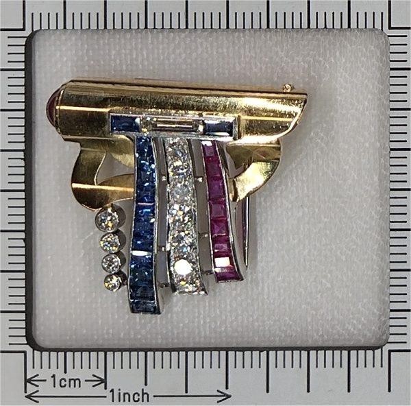 Vintage patriotic brooch with diamonds, rubies and sapphires in gold and platinum.