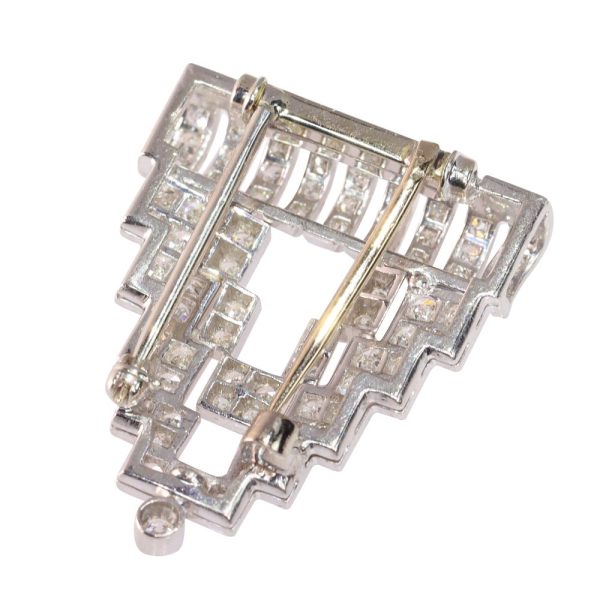 Art Deco diamond brooch in platinum.