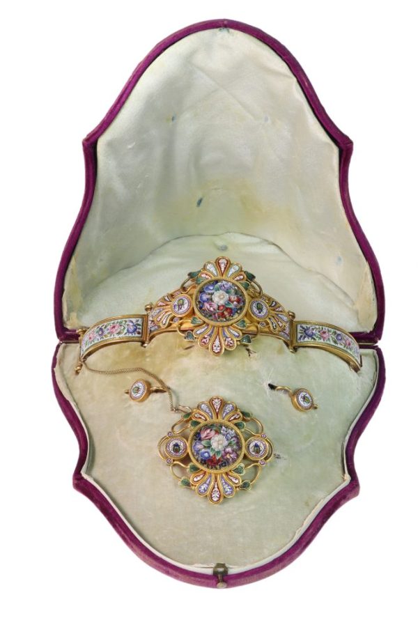Victorian gold Parure consisting of a bracelet, brooch, and earrings.