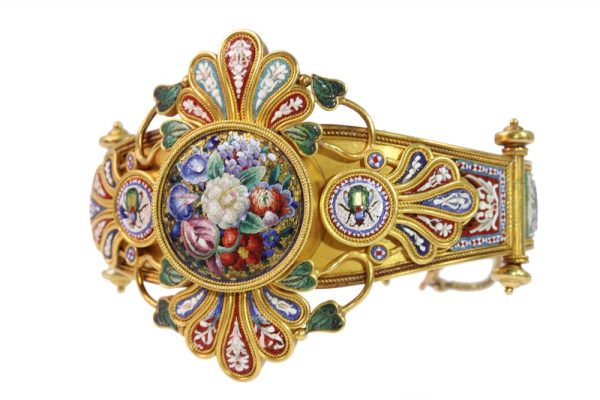 Victorian gold Parure consisting of a bracelet, brooch, and earrings.