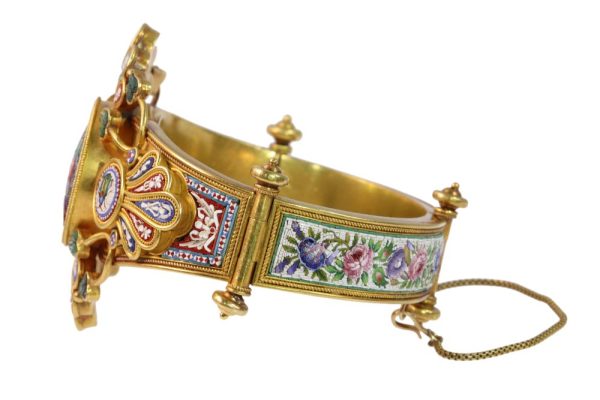 Victorian gold Parure consisting of a bracelet, brooch, and earrings.