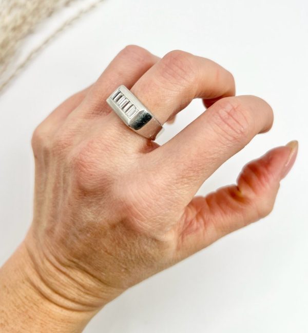 Vintage diamond cocktail ring in platinum.
