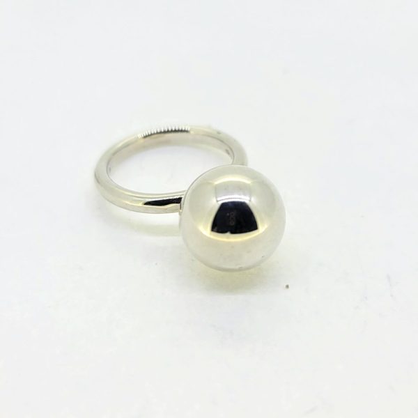 Tiffany and Co Silver Hardwear Ball Ring, 925 silver ring from the Tiffany & Co Hardwear Ball Collection