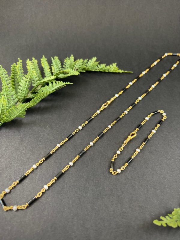 Victorian enamel and pearl long necklace in gold,.