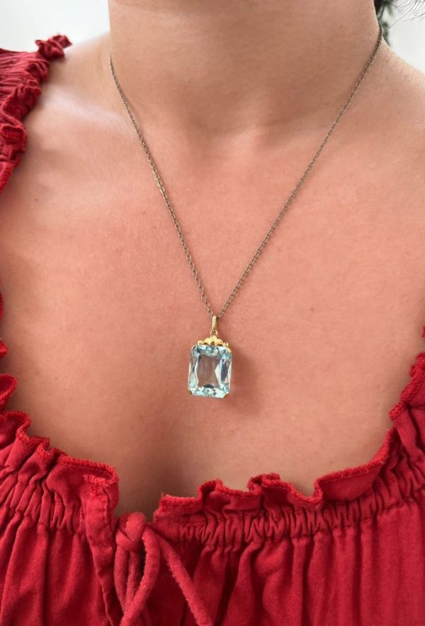 15ct Aquamarine Solitaire Pendant in Yellow Gold