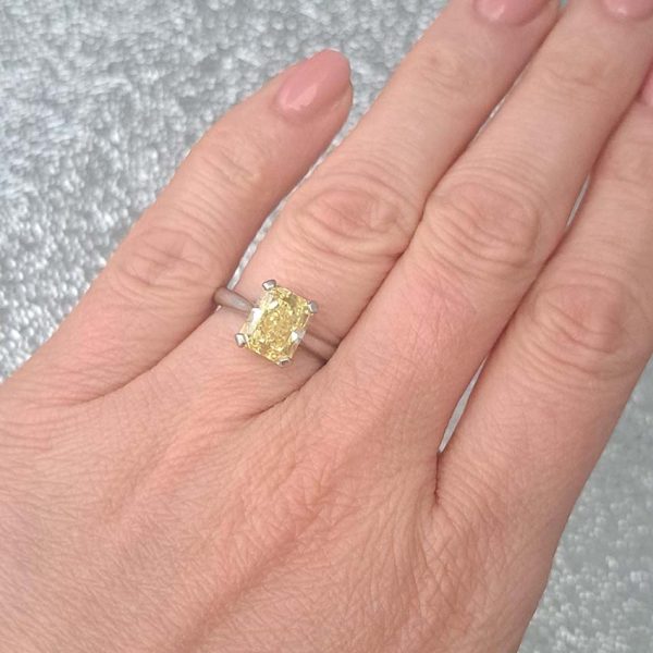 GIA Internally Flawless 3.23ct Fancy Intense Yellow Diamond Solitaire Engagement Ring in Platinum, single stone modified emerald-shaped step-cut fancy intense yellow natural diamond with GIA certificate 15074692