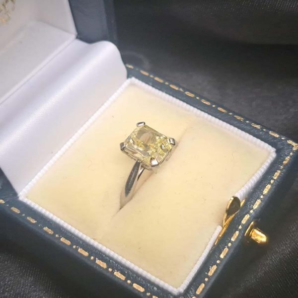 GIA Internally Flawless 3.23ct Fancy Intense Yellow Diamond Solitaire Engagement Ring in Platinum, single stone modified emerald-shaped step-cut fancy intense yellow natural diamond with GIA certificate 15074692