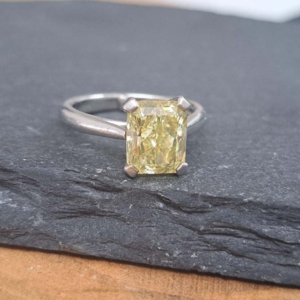 GIA Internally Flawless 3.23ct Fancy Intense Yellow Diamond Solitaire Engagement Ring in Platinum, single stone modified emerald-shaped step-cut fancy intense yellow natural diamond with GIA certificate 15074692