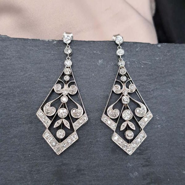 Decorative Late Edwardian Belle Epoque Art Deco Antique 2.2ct Old Cut Diamond Drop Earrings in Platinum, geometric openwork floral scrollwork design