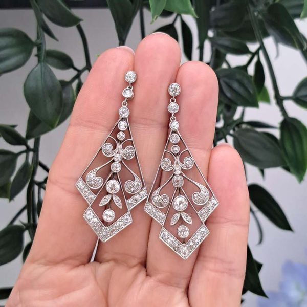 Decorative Late Edwardian Belle Epoque Art Deco Antique 2.2ct Old Cut Diamond Drop Earrings in Platinum, geometric openwork floral scrollwork design