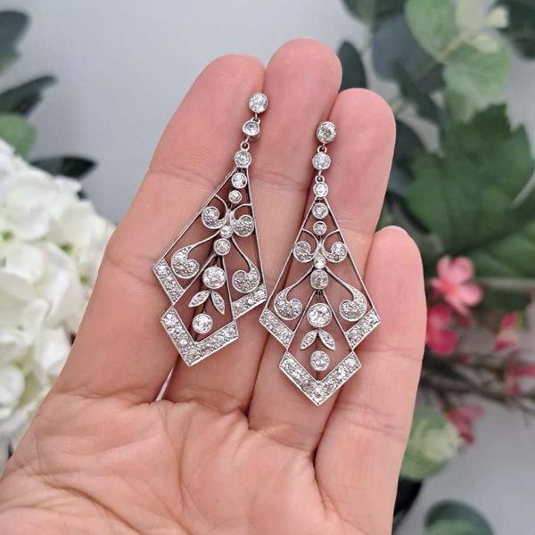 Decorative Late Edwardian Belle Epoque Art Deco Antique 2.2ct Old Cut Diamond Drop Earrings in Platinum, geometric openwork floral scrollwork design
