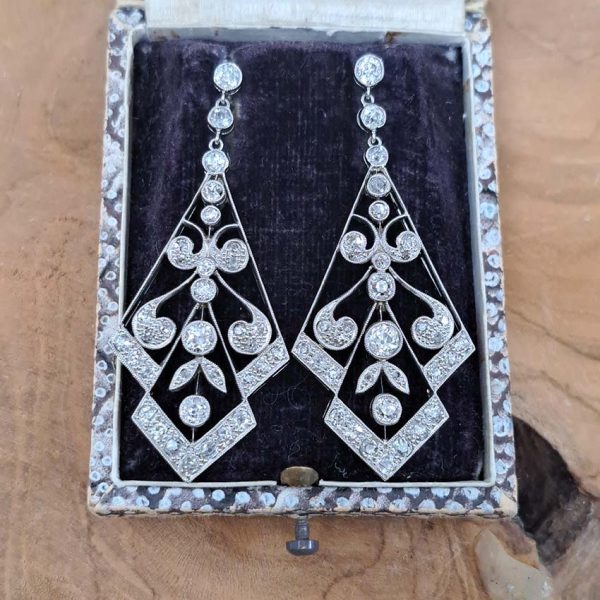 Decorative Late Edwardian Belle Epoque Art Deco Antique 2.2ct Old Cut Diamond Drop Earrings in Platinum, geometric openwork floral scrollwork design