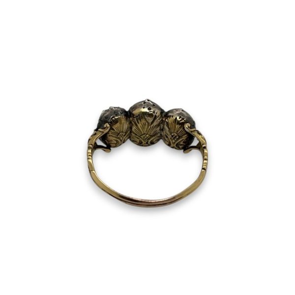 Antique 19th century three stone diamond ring in 18ct yellow gold and silver with rose-cut diamonds