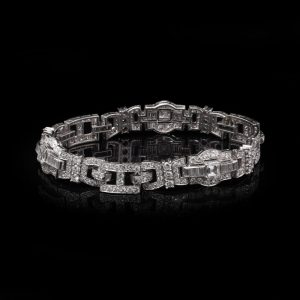 Antique diamond bracelet in platinum.