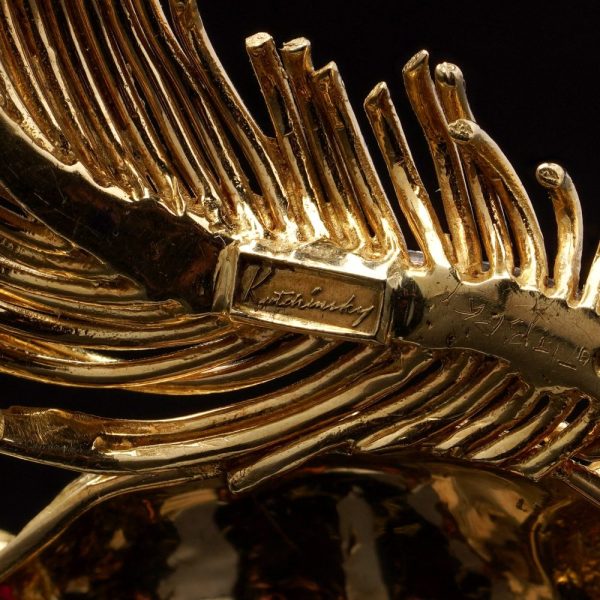 Vintage squirrel brooch in gold.