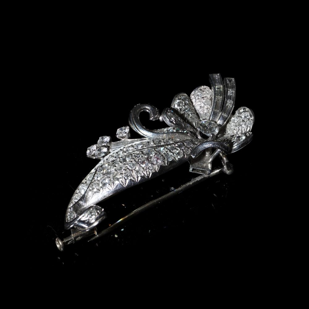 Vintage diamond brooch in platinum.