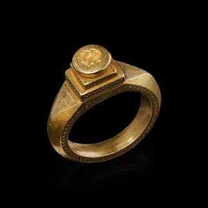 Byzantine gold intaglio ring with niello inlay.