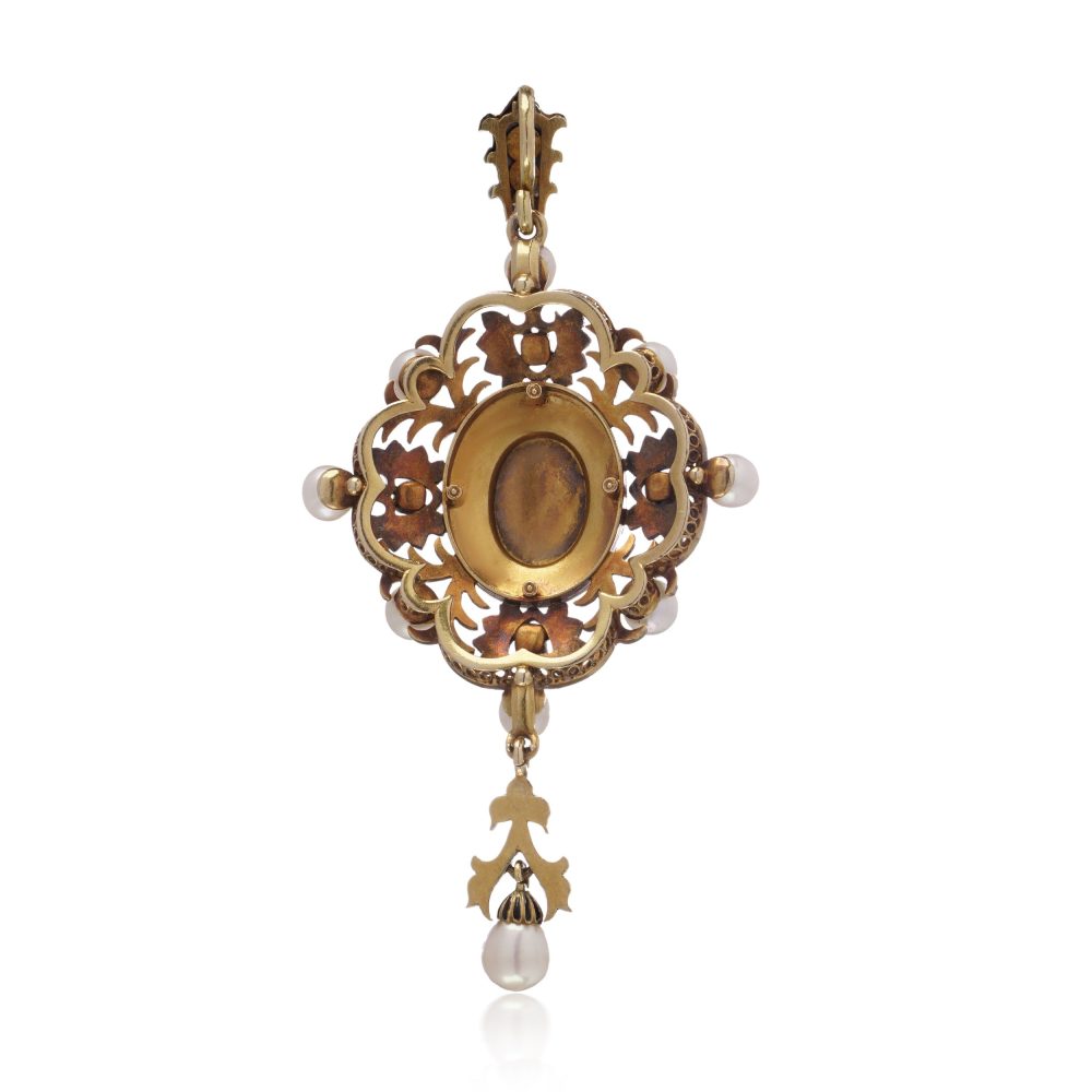 Antique gold pendant with enamel, pearls and diamonds.