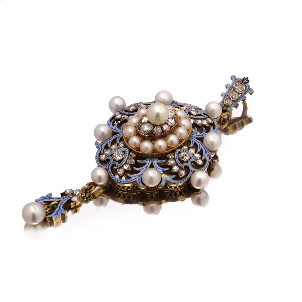 Antique gold pendant with enamel, pearls and diamonds.