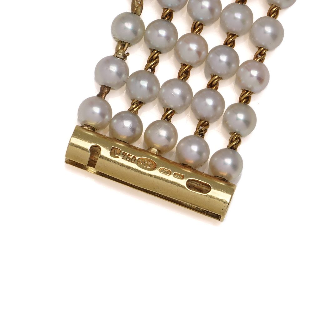 Chanel gold wristwatch with pearl bracelet.